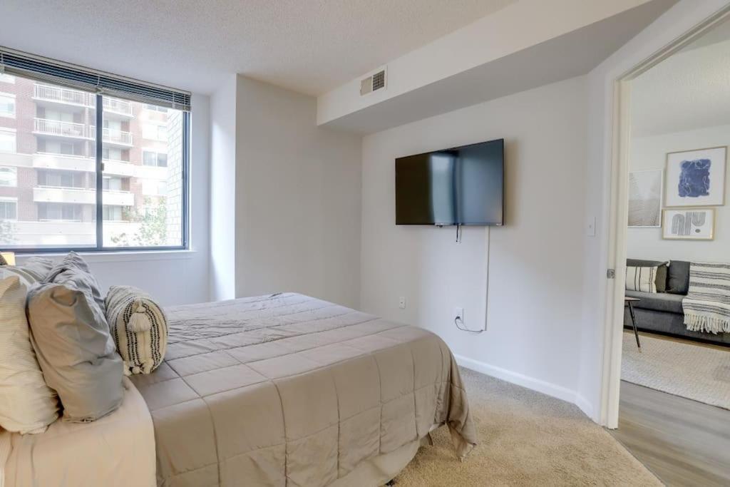 Sensational 1 Bedroom Condo At Ballston Place With Gym Arlington Dış mekan fotoğraf