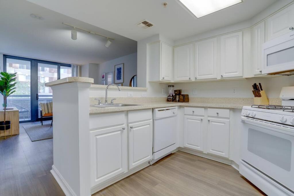 Sensational 1 Bedroom Condo At Ballston Place With Gym Arlington Dış mekan fotoğraf